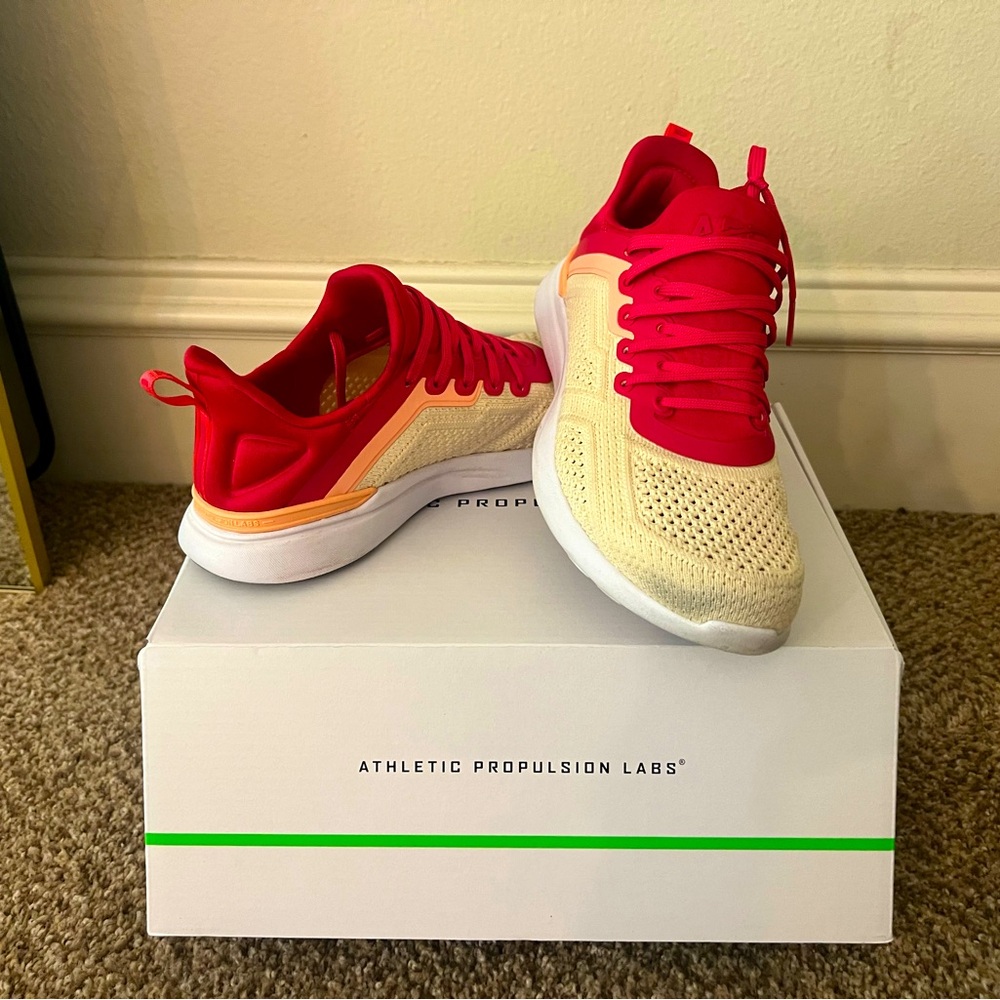 APL WOMENS TECHLOOM TRACER